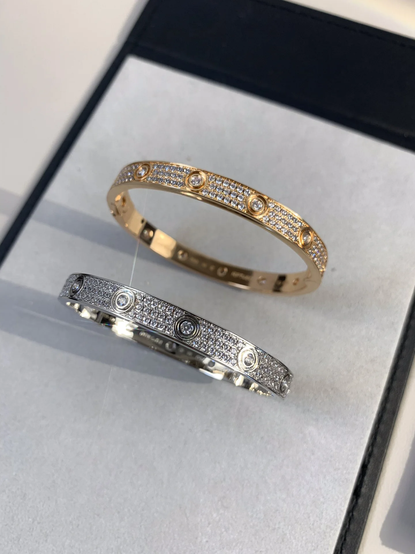 Luxury Fashion High-end S925 Platinum PT950 18K Full Star Diamond Bracelet Narrow Version Bangle For Women Party Jewelry Gift
Luxury Fashion High-end S925 Platinum PT950 18K Full Star Diamond Bracelet Narrow Version Bangle For Women Party Jewelry Gift