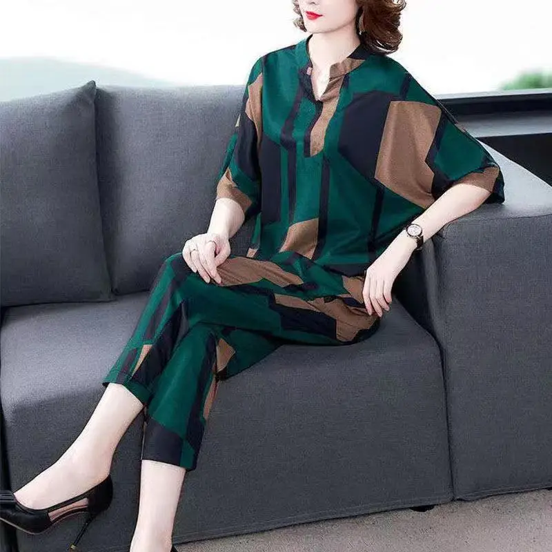 Fashion Casual Printed Loose Matching Sets Summer Commute Half Sleeve Female Clothing V-Neck Drawstring Haren Cropped Pants Sets 
Fashion Casual Printed Loose Matching Sets Summer Commute Half Sleeve Female Clothing V-Neck Drawstring Haren Cropped Pants Sets