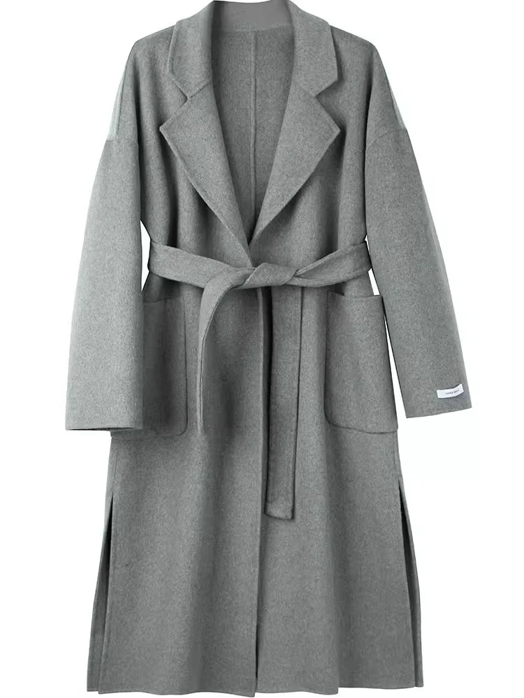 2023 Winter New Woolen Overcoat Women Fashion Lapel Belt Gathered Waist Solid Color Wool Long Trench Coat
2023 Winter New Woolen Overcoat Women Fashion Lapel Belt Gathered Waist Solid Color Wool Long Trench Coat