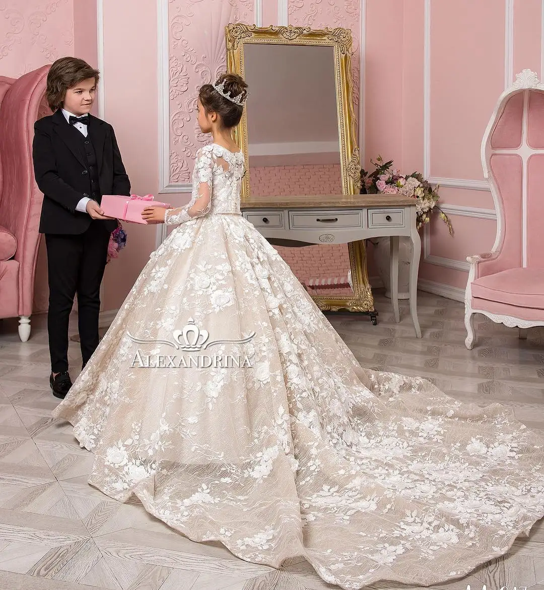 FATAPAESE Vintage Flower Girl Dresses for Kids Princess White Gown Long Sleeve Illusion Lace Floral Tulle Wedding Even Party
FATAPAESE Vintage Flower Girl Dresses for Kids Princess White Gown Long Sleeve Illusion Lace Floral Tulle Wedding Even Party