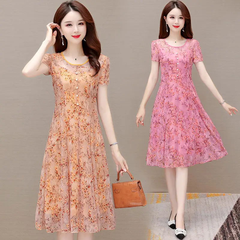 Women's Short Sleeved Retro Summer Dress with Flower Embroidery Round Neck Elegant Party Dress Pleated Mesh Overlay L303
Women's Short Sleeved Retro Summer Dress with Flower Embroidery Round Neck Elegant Party Dress Pleated Mesh Overlay L303