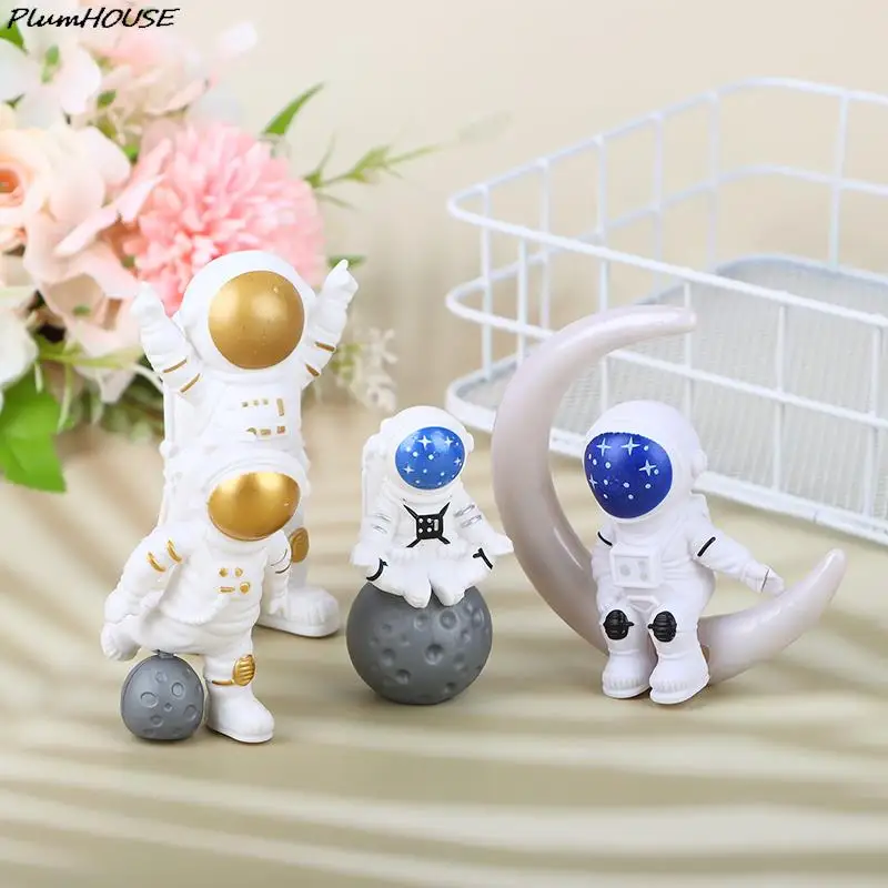 Фигурка астронавта 3/4 шт., статуэтка космического человека, скульптура, развивающая игрушка, настольное украшение для дома, модель астронавта для детей, подарок
Фигурка астронавта 3/4 шт., статуэтка космического человека, скульптура, развивающая игрушка, настольное украшение для дома, модель астронавта для детей, подарок