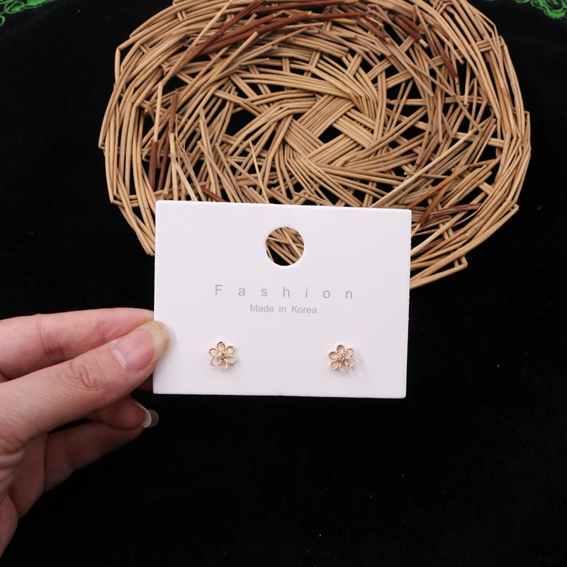 Paper Jewelry Holder Earring Display Label 6x8cm Necklace Bracelet Packaging Cardboard 50pcs/lot Earring Drops Studs Stand Cards
Paper Jewelry Holder Earring Display Label 6x8cm Necklace Bracelet Packaging Cardboard 50pcs/lot Earring Drops Studs Stand Cards