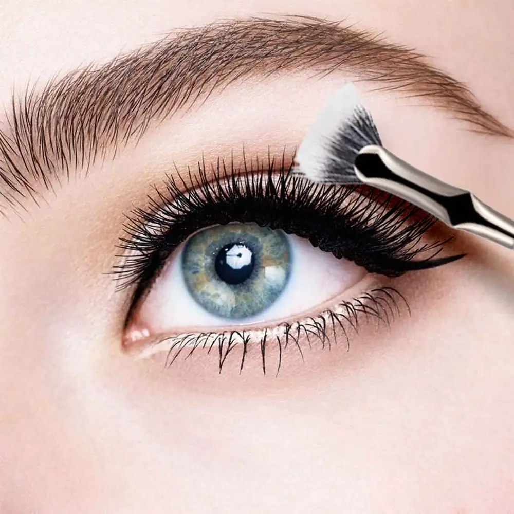 A Fan-shaped Eyelash Brush Suitable For Beginners To Apply Makeup Which Can Be Folded At An Angle To Meet Daily Makeup Needs
A Fan-shaped Eyelash Brush Suitable For Beginners To Apply Makeup Which Can Be Folded At An Angle To Meet Daily Makeup Needs
