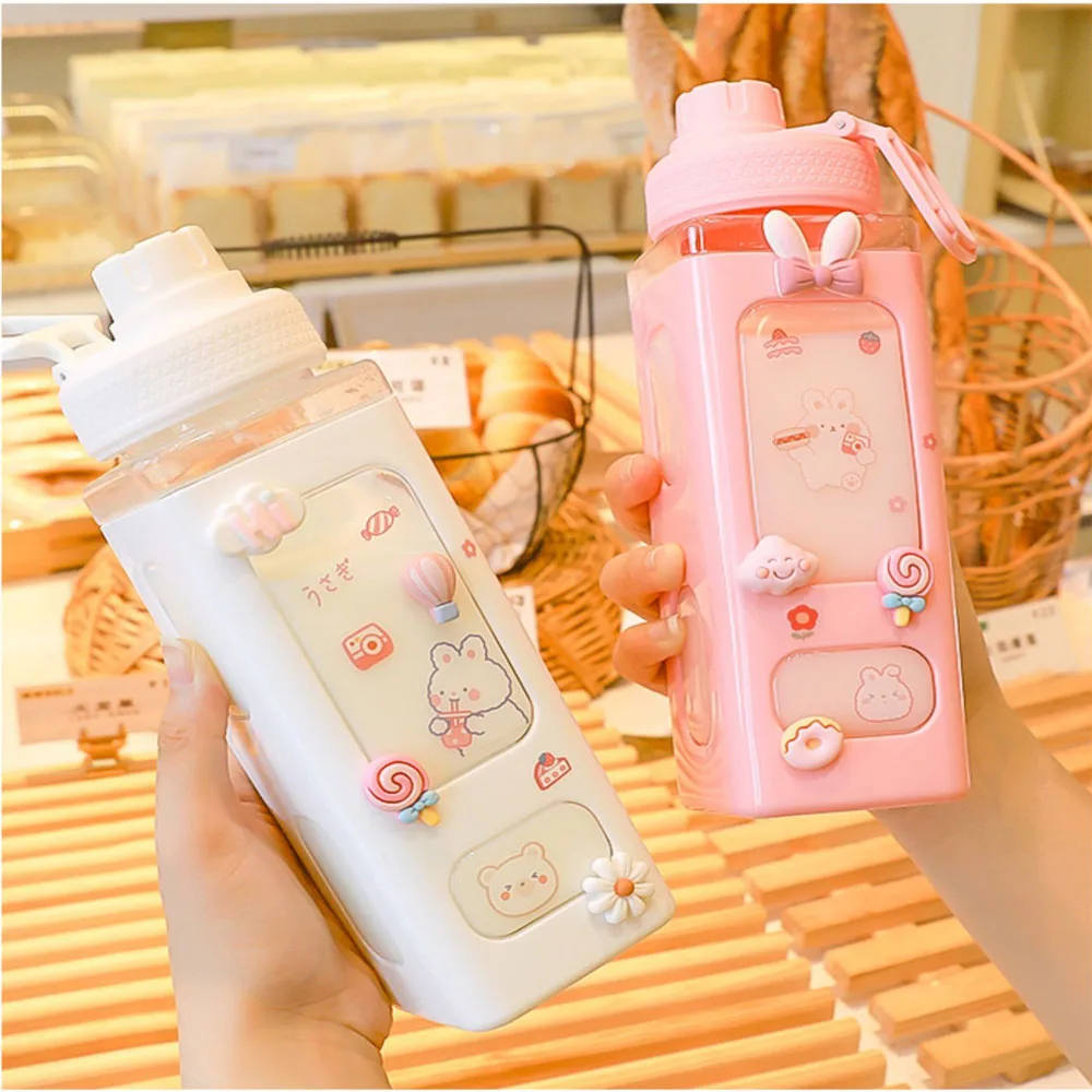 

700ml Kawaii Water Cup Female Large Capacity Plastic Sports Handy Juice Milk Cup Level Cute Girl Heart Cup with Graduated Straw