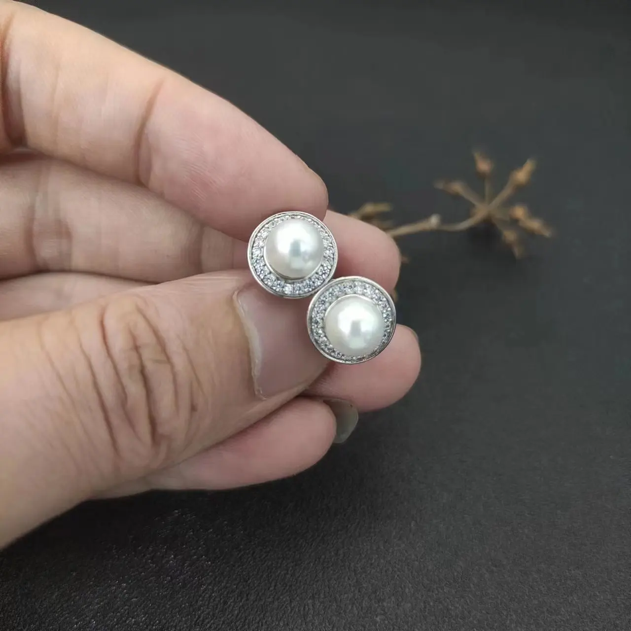 DY Pearl Stud Earrings Fashion New Collection Vintage 7mm Imitation Pearl Wedding Jewelry Women's
DY Pearl Stud Earrings Fashion New Collection Vintage 7mm Imitation Pearl Wedding Jewelry Women's