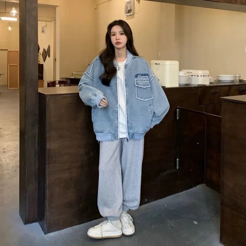 Denim Coat Women 2023 Spring Autumn Jeans Jacket New Zipper Style Fashion Loose Casual Versatile Letter Baseball Female Top
Denim Coat Women 2023 Spring Autumn Jeans Jacket New Zipper Style Fashion Loose Casual Versatile Letter Baseball Female Top