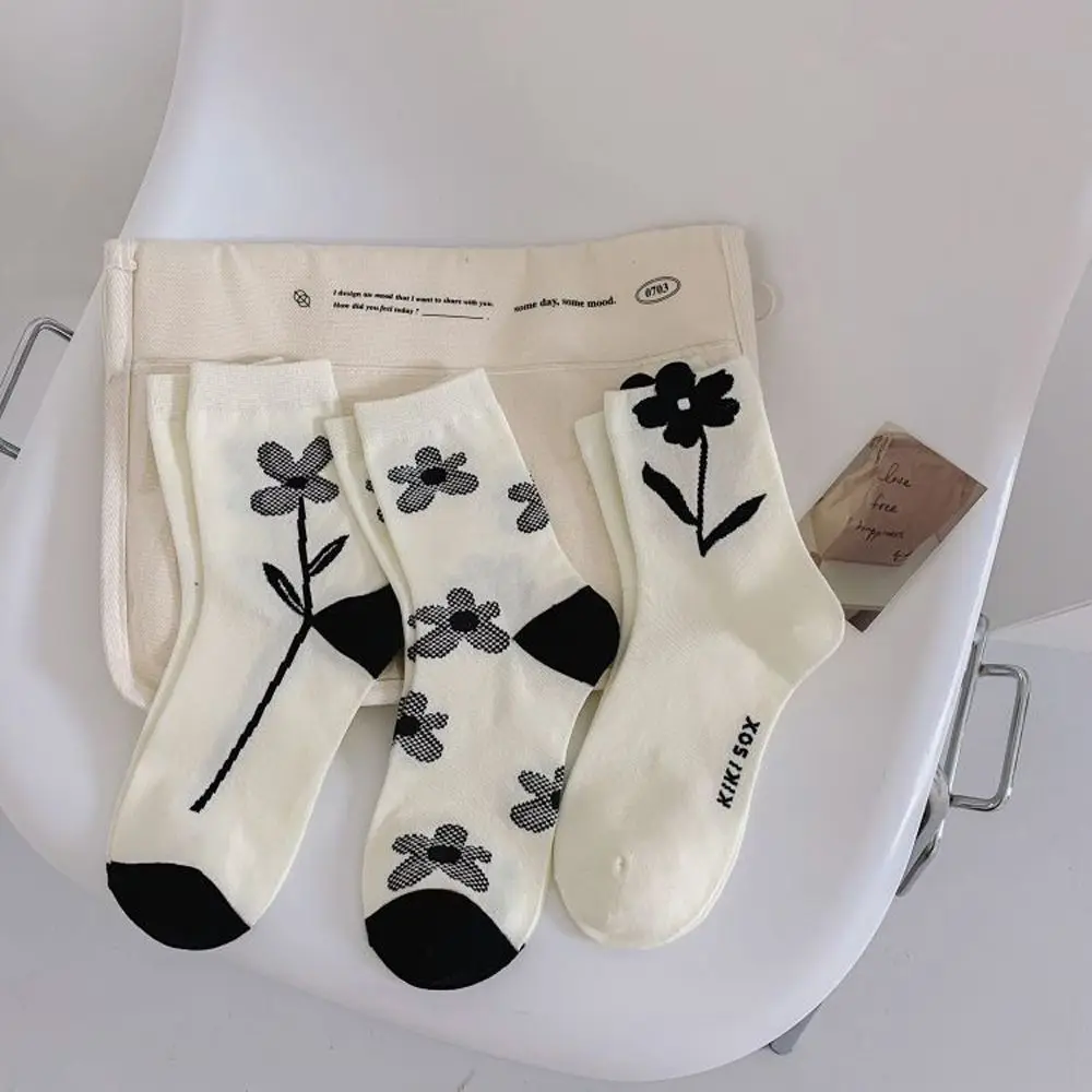 Gift Autumn Winter Black Flower Pattern Cotton Harajuku Style Mid Tube Socks Korean Style Socks Fashion Women Socks White Socks
Gift Autumn Winter Black Flower Pattern Cotton Harajuku Style Mid Tube Socks Korean Style Socks Fashion Women Socks White Socks