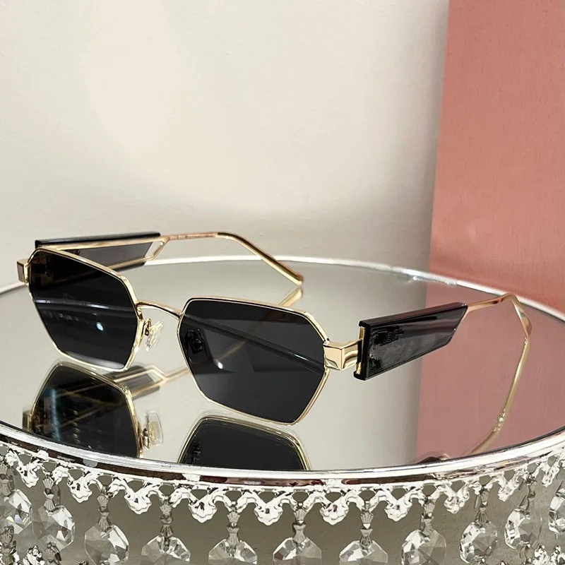 Fashion Hexagonal Women's 2023 Luxury Brand Designer's Unique Sunglasses for Men's Retro Small Frame Rectangle Sunglasses
Fashion Hexagonal Women's 2023 Luxury Brand Designer's Unique Sunglasses for Men's Retro Small Frame Rectangle Sunglasses