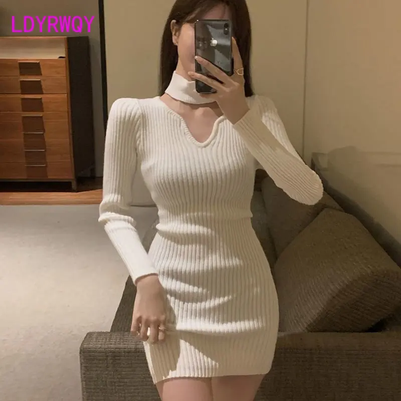 Neck hanging slim knit dress for women in spring, autumn and winter, sexy long sleeve, black wrap bottom
Neck hanging slim knit dress for women in spring, autumn and winter, sexy long sleeve, black wrap bottom