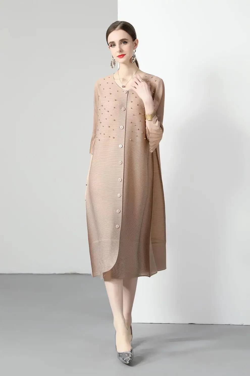 New Autumn Pleated Embroidered Flares Long Dress Women O-Neck Solid Loose Large Size Vintage Elegant A-Line Dress
New Autumn Pleated Embroidered Flares Long Dress Women O-Neck Solid Loose Large Size Vintage Elegant A-Line Dress