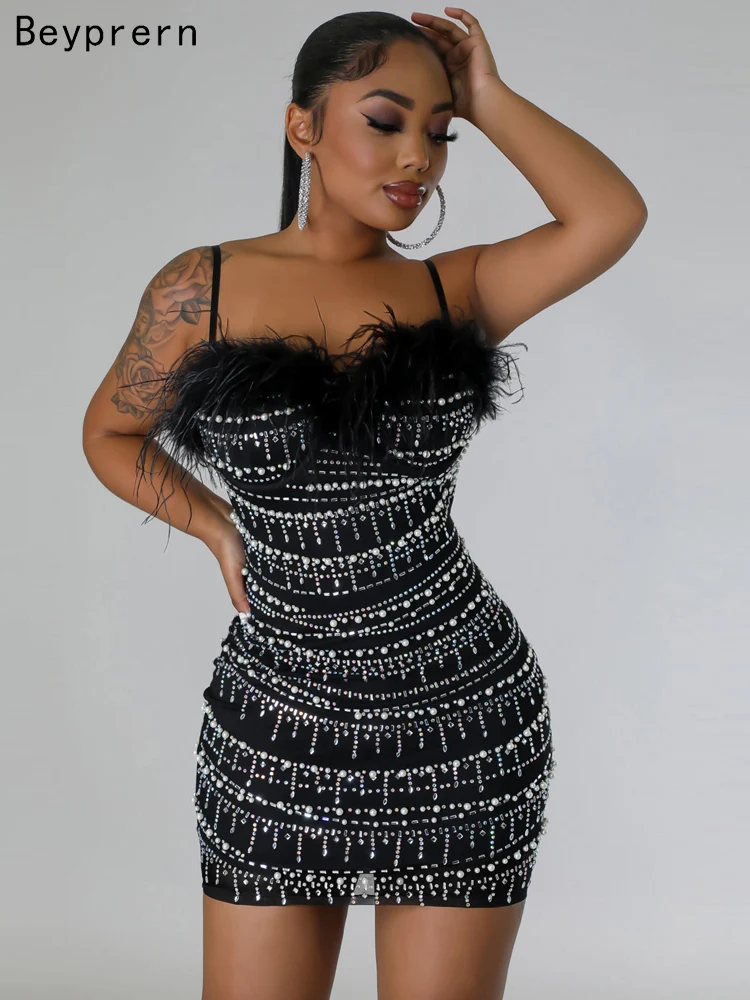 Beyprern Women's Feather Min Dress Gown Off Shoulder Pearls Rhinestone Night Dress Christmas Party Outfits Luxury Evening Dress
Beyprern Women's Feather Min Dress Gown Off Shoulder Pearls Rhinestone Night Dress Christmas Party Outfits Luxury Evening Dress