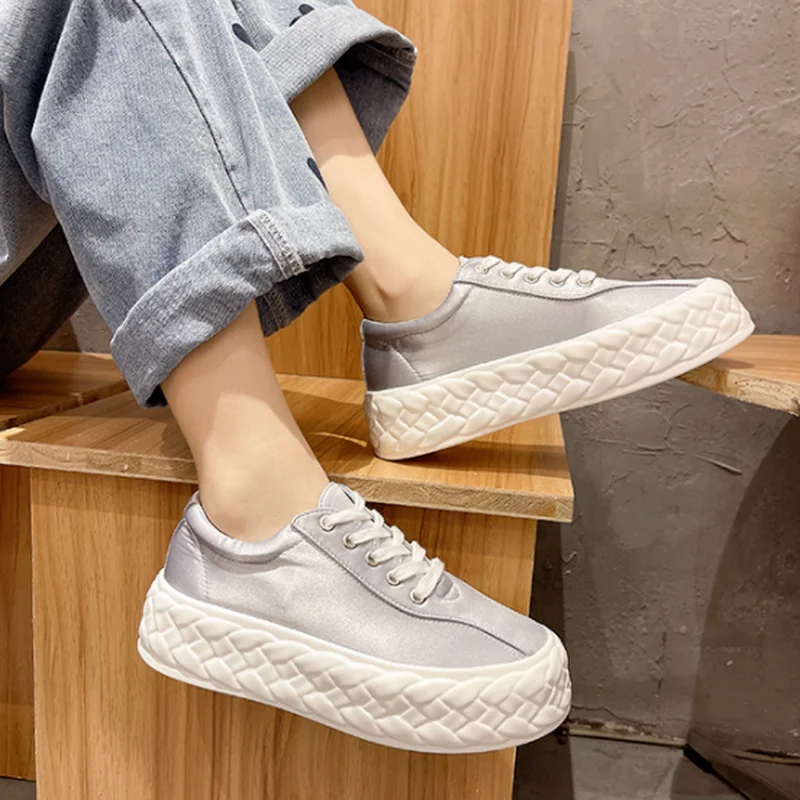 Туфли женские парусиновые с круглым носком, на толстой платформе, карамельные цвета
Туфли женские парусиновые с круглым носком, на толстой платформе, карамельные цвета