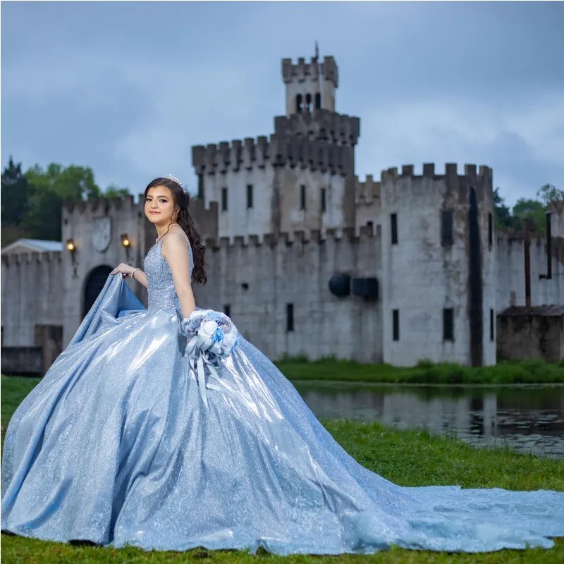Sky Blue Shiny Quinceanera Dresses Beading Sequined Appliques Spaghetti Strap Luxury Sweet Princess Ball Gown Vestidos De 15Años
Sky Blue Shiny Quinceanera Dresses Beading Sequined Appliques Spaghetti Strap Luxury Sweet Princess Ball Gown Vestidos De 15Años