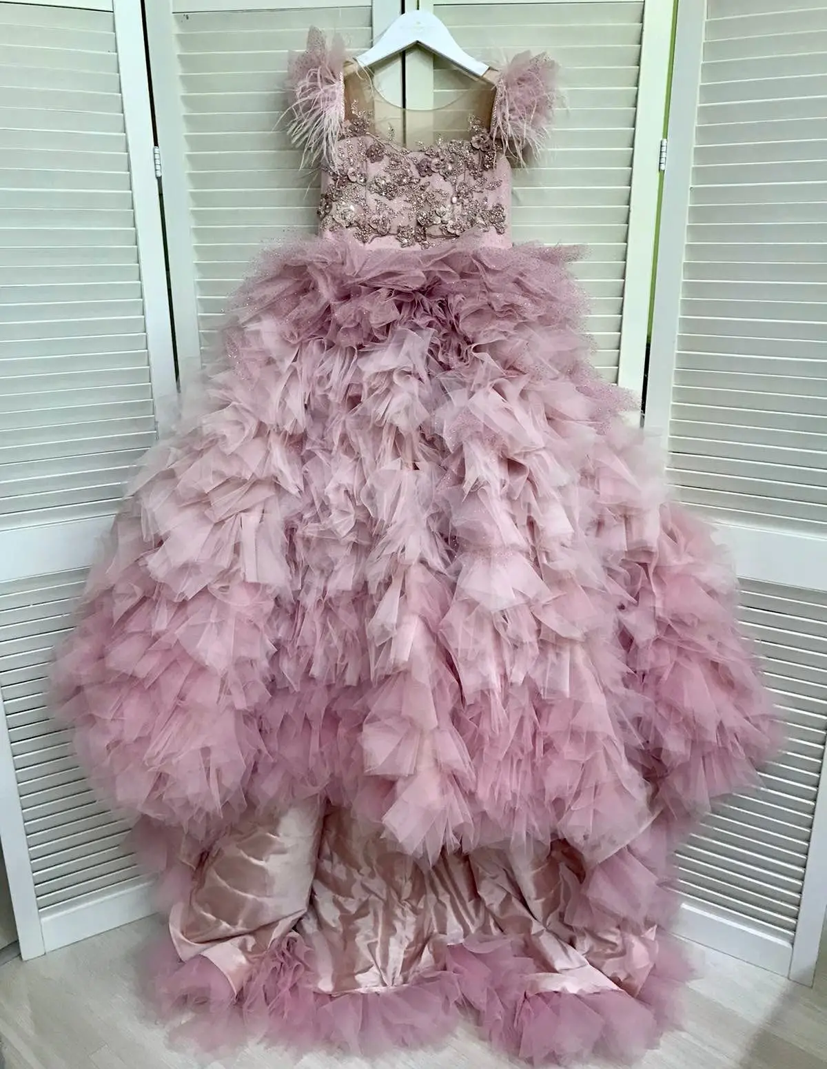 Purple Ball Flower Girl Dresses for Birthday Party Christmas Kids Pageant Gowns Tiered Skirts Feather Beads Vestidos De Fiesta
Purple Ball Flower Girl Dresses for Birthday Party Christmas Kids Pageant Gowns Tiered Skirts Feather Beads Vestidos De Fiesta