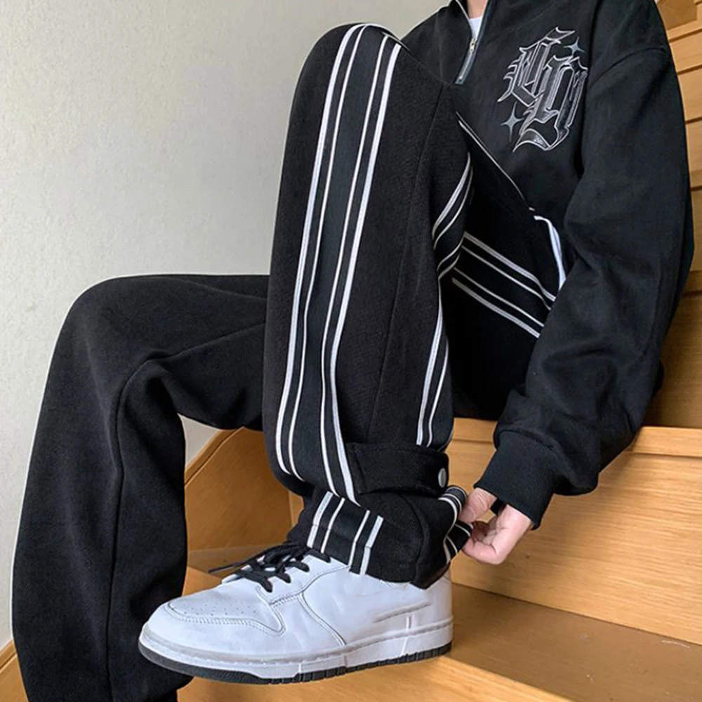Black Streetwear Casual Sweatpants Side Stripe Elastic Straight Pants Jogger Trousers Men Loose Couples Streetwear Oversize
Black Streetwear Casual Sweatpants Side Stripe Elastic Straight Pants Jogger Trousers Men Loose Couples Streetwear Oversize