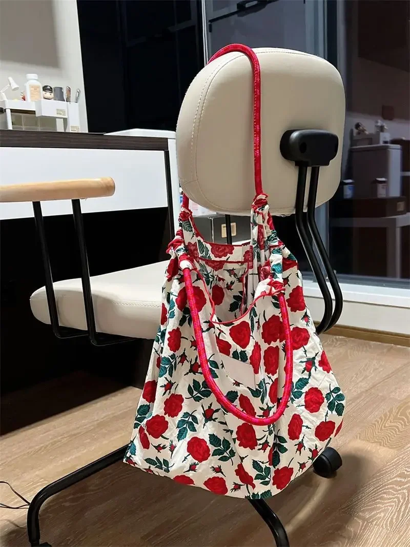 Trend Star Same Model Versatile Rose Print Shoulder Bag for Women Korean Canvas Floral Large Capacity Shopping Bag Ins Tote Bag
Trend Star Same Model Versatile Rose Print Shoulder Bag for Women Korean Canvas Floral Large Capacity Shopping Bag Ins Tote Bag