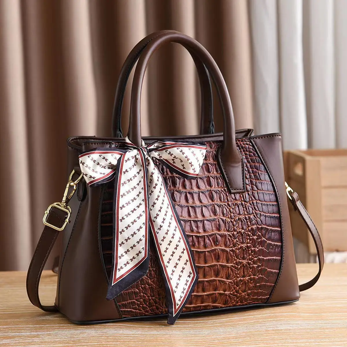 

Women's 2024 New Crocodile Pattern Handbag Fashion Trend Large Capacity Shoulder Messenger Bag