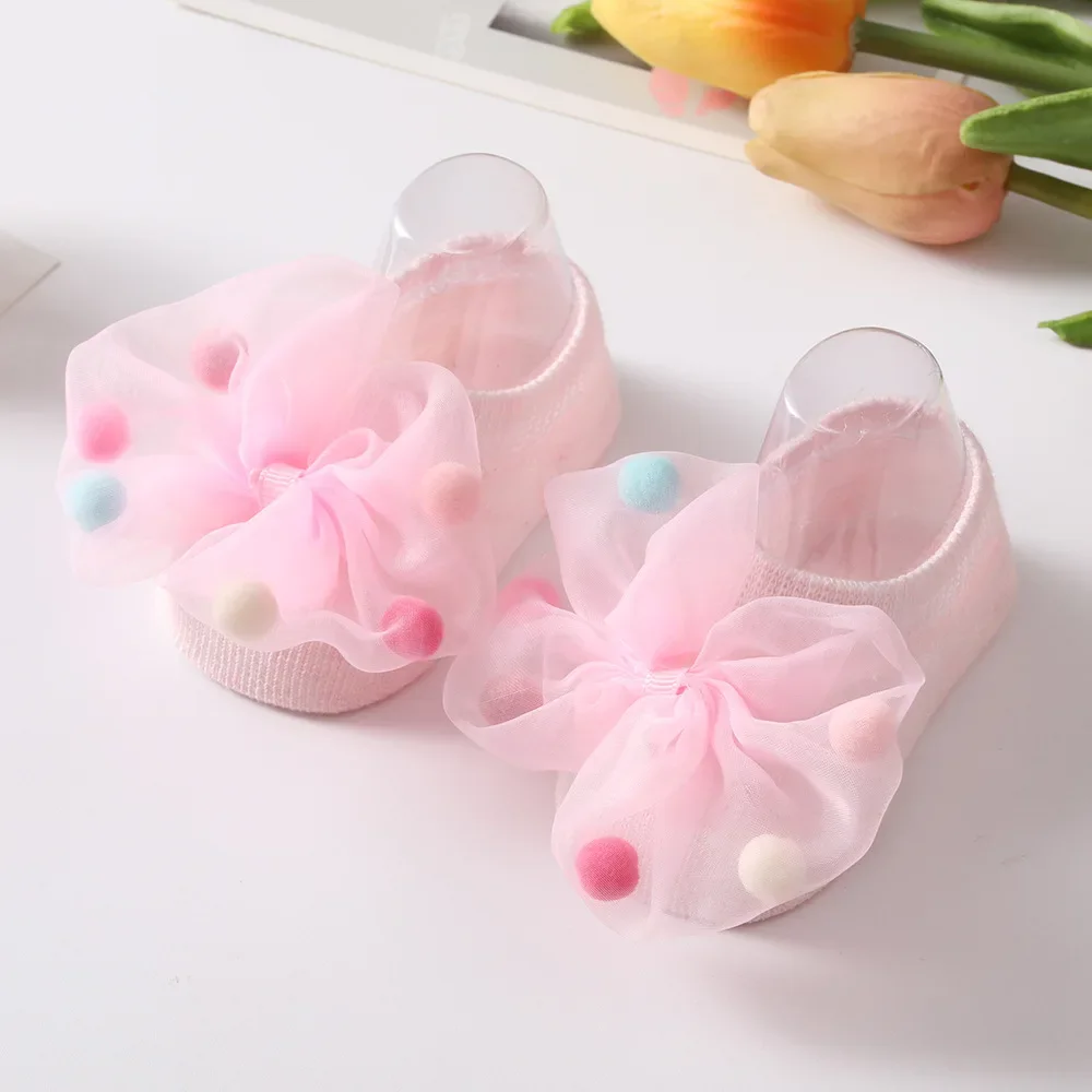 

Милые милые белые розовые детские кружевные носки принцессы с бантом для девочек Резиновые Нескользящие носки для новорожденных младенцев напольные аксессуары