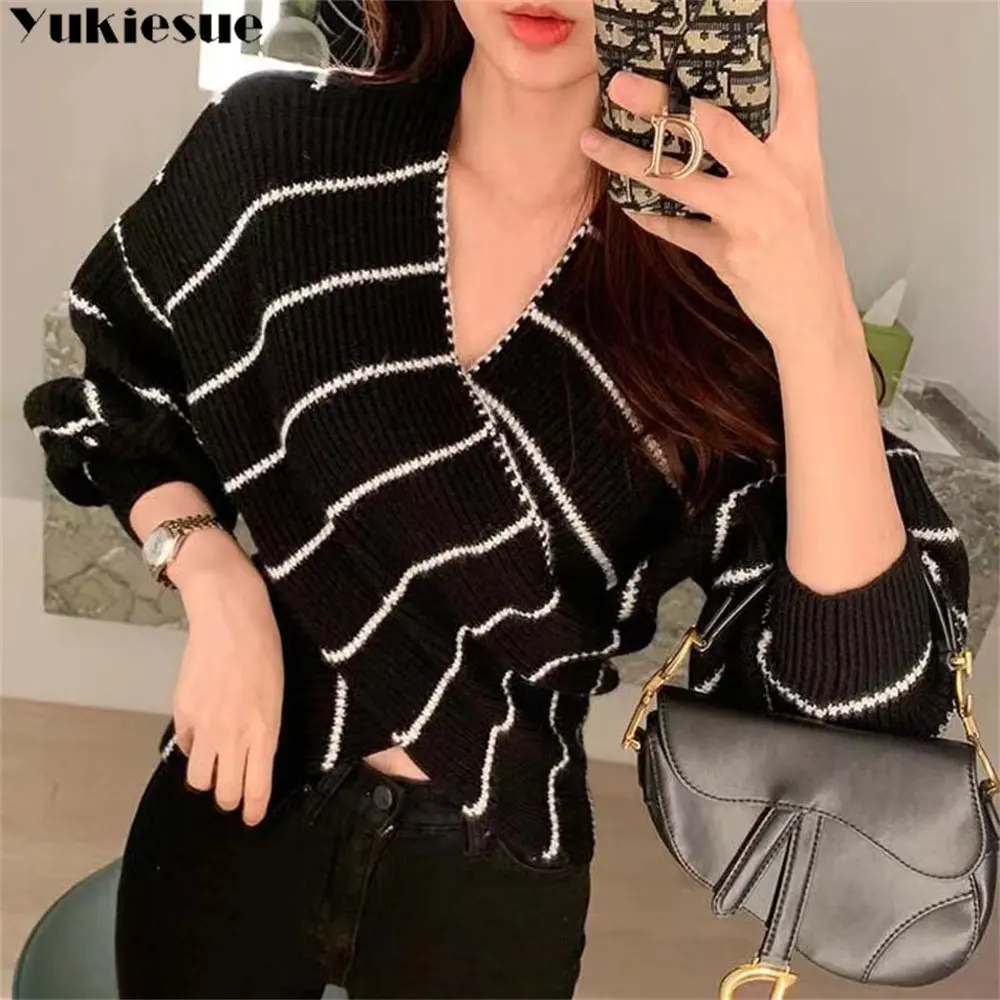 Autumn Winter Womens Clothing Sweater Loose V-Neck Long Sleeves Knitt Short Pullover Tops Vintage Striped Slim Contrasting Color
Autumn Winter Womens Clothing Sweater Loose V-Neck Long Sleeves Knitt Short Pullover Tops Vintage Striped Slim Contrasting Color