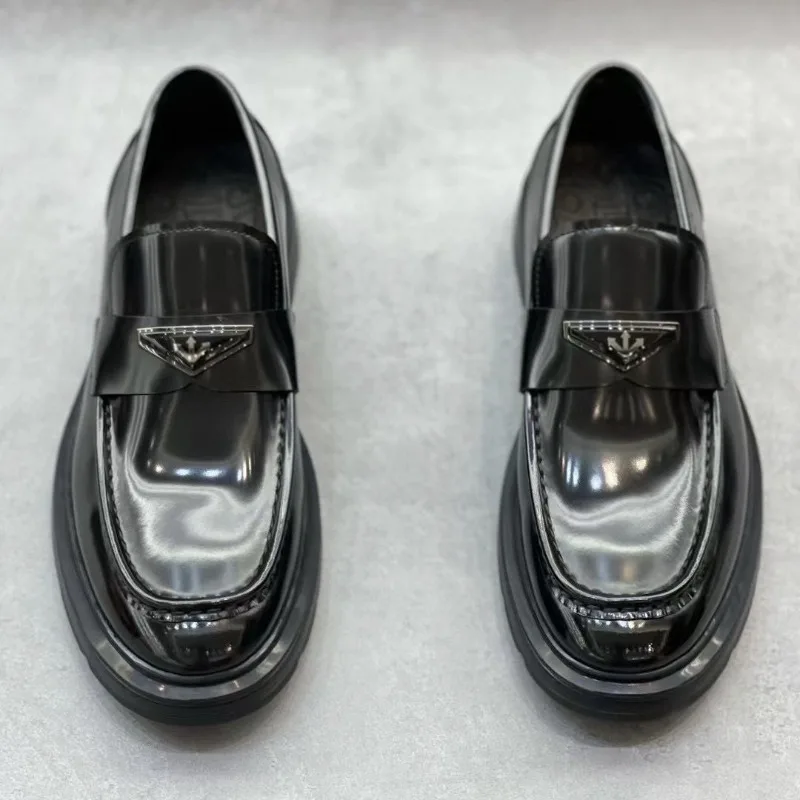 Новинка осени 2023, искусственная кожа, роскошная деловая повседневная мужская кожаная обувь свободного кроя с верхним слоем из воловьей кожи, удобная и дышащая
Новинка осени 2023, искусственная кожа, роскошная деловая повседневная мужская кожаная обувь свободного кроя с верхним слоем из воловьей кожи, удобная и дышащая