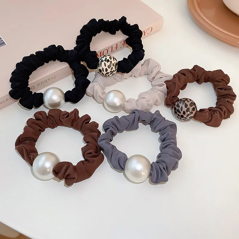 Fashion ins leopard print pearl geometric hair ring tie hair large intestine hair ring ball head headdress hair accessories
Fashion ins leopard print pearl geometric hair ring tie hair large intestine hair ring ball head headdress hair accessories