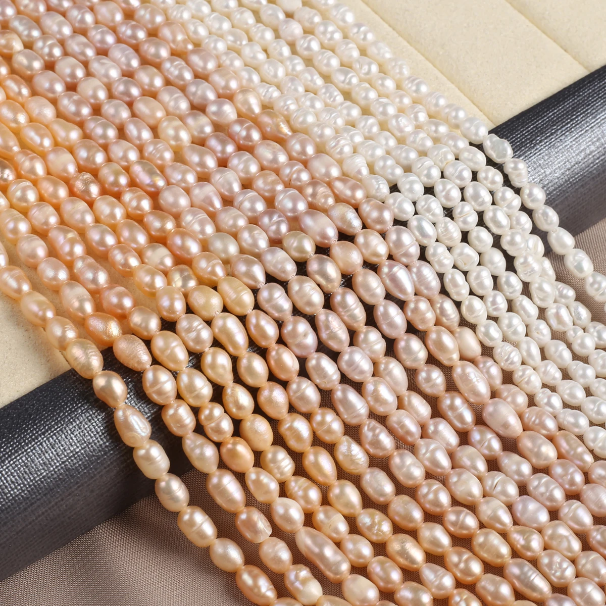 Natural Pearl Rice-Shaped Beads Exquisite Shape Elegant Appearance For DIY Jewelry Making Handmade Bracelet Necklace Length 36cm
Natural Pearl Rice-Shaped Beads Exquisite Shape Elegant Appearance For DIY Jewelry Making Handmade Bracelet Necklace Length 36cm