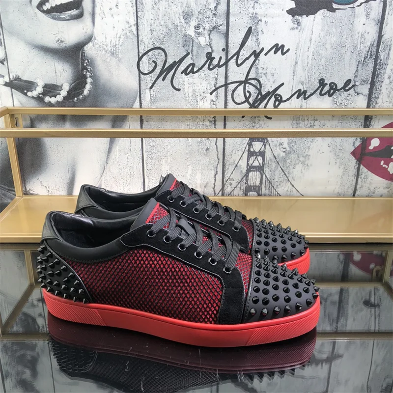Luxury Designer Black Breathable Leather Red Bottoms Low Top Rivets Shoes For Men's Casual Flats Loafers Women's Spiked Sneakers
Luxury Designer Black Breathable Leather Red Bottoms Low Top Rivets Shoes For Men's Casual Flats Loafers Women's Spiked Sneakers