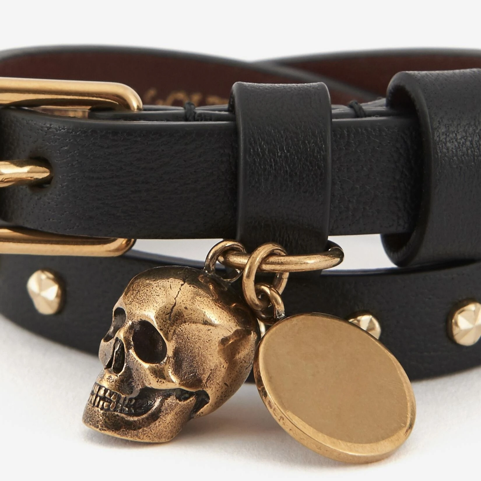 Riveted double layer wrist wrap with personalized temperament, fashionable retro bracelet can be used as a necklace
Riveted double layer wrist wrap with personalized temperament, fashionable retro bracelet can be used as a necklace