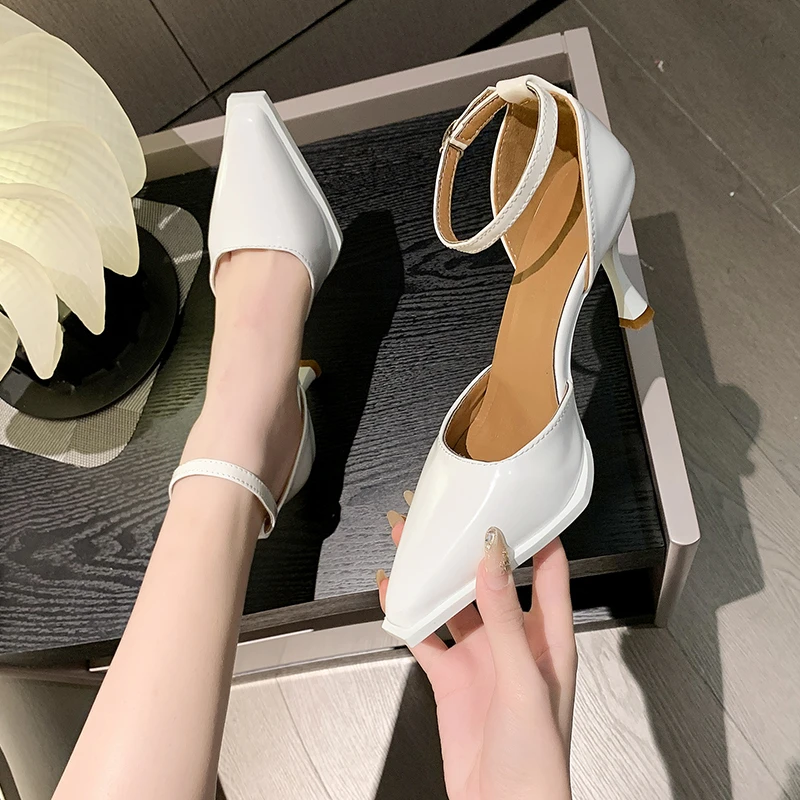Women's 2023 Summer New Sexy Simple Fashion Casual Temperament Sandals with Pointed Toe Shallow Mouth Stiletto Women's Shoes
Women's 2023 Summer New Sexy Simple Fashion Casual Temperament Sandals with Pointed Toe Shallow Mouth Stiletto Women's Shoes