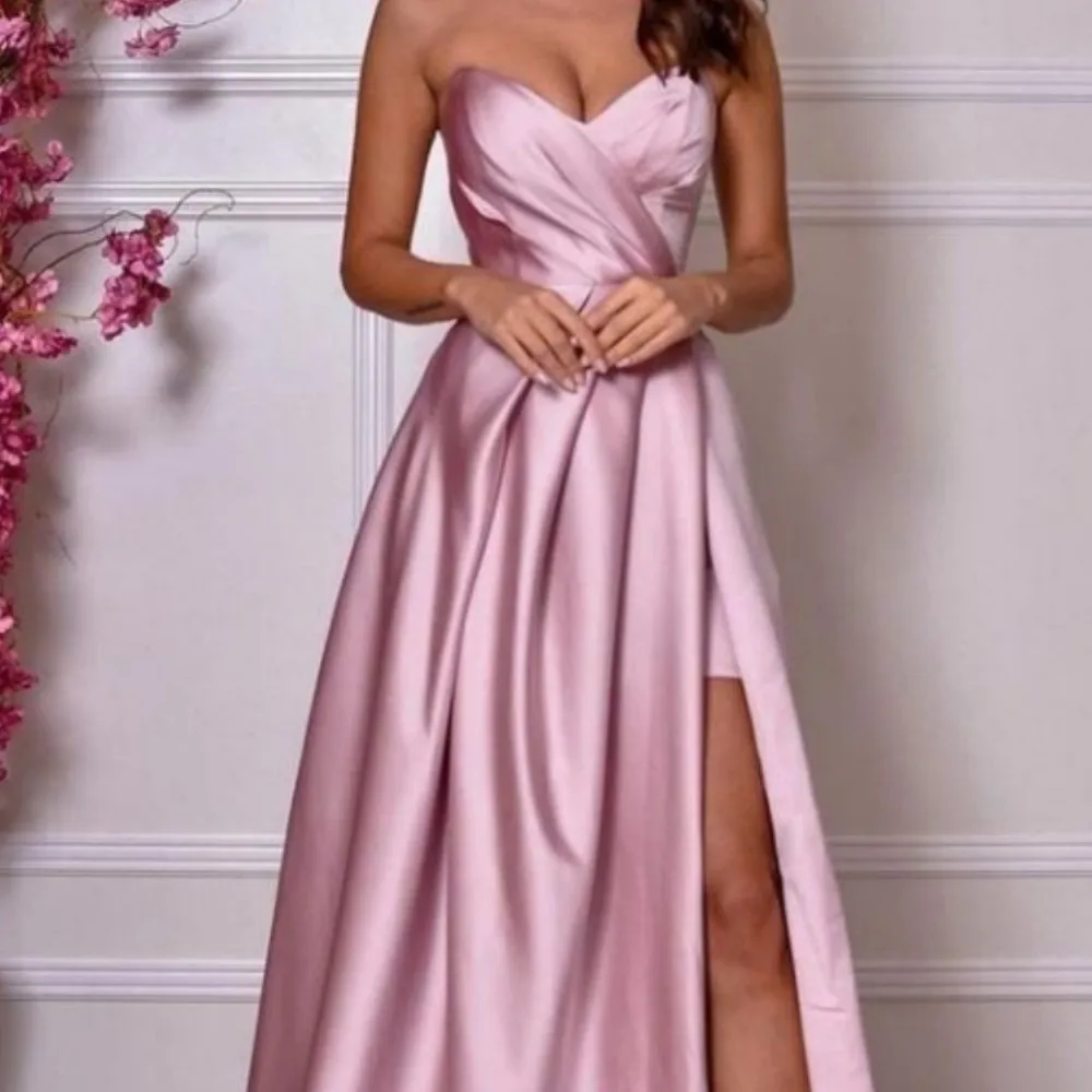 FLORINE TULIRAIN Scalloped Neckline Ruffle A-line Taffeta Pink Simple Wedding Evening Dress Cocktail Prom Gown For Sexy Women
FLORINE TULIRAIN Scalloped Neckline Ruffle A-line Taffeta Pink Simple Wedding Evening Dress Cocktail Prom Gown For Sexy Women