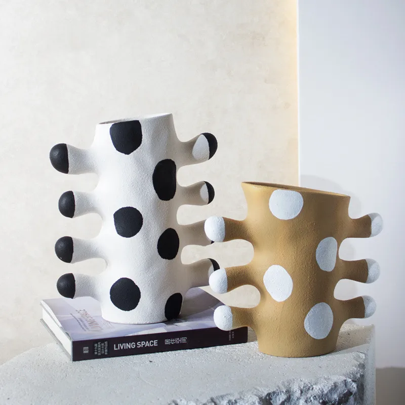 Wave Dot Pattern Frosted Black and White Vases Arranging Flowers Hydroponics Arts and Crafts Decoration
Wave Dot Pattern Frosted Black and White Vases Arranging Flowers Hydroponics Arts and Crafts Decoration