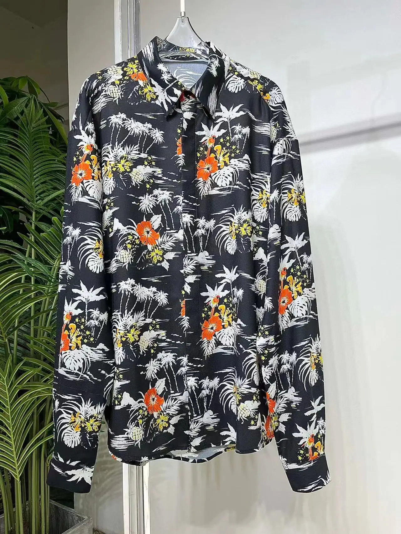 Fashion Luxury Blouse 2022 Summer Spring New Design Women Runway Flowers Print High Quality Single Breasted Loose Black Blouse
Fashion Luxury Blouse 2022 Summer Spring New Design Women Runway Flowers Print High Quality Single Breasted Loose Black Blouse