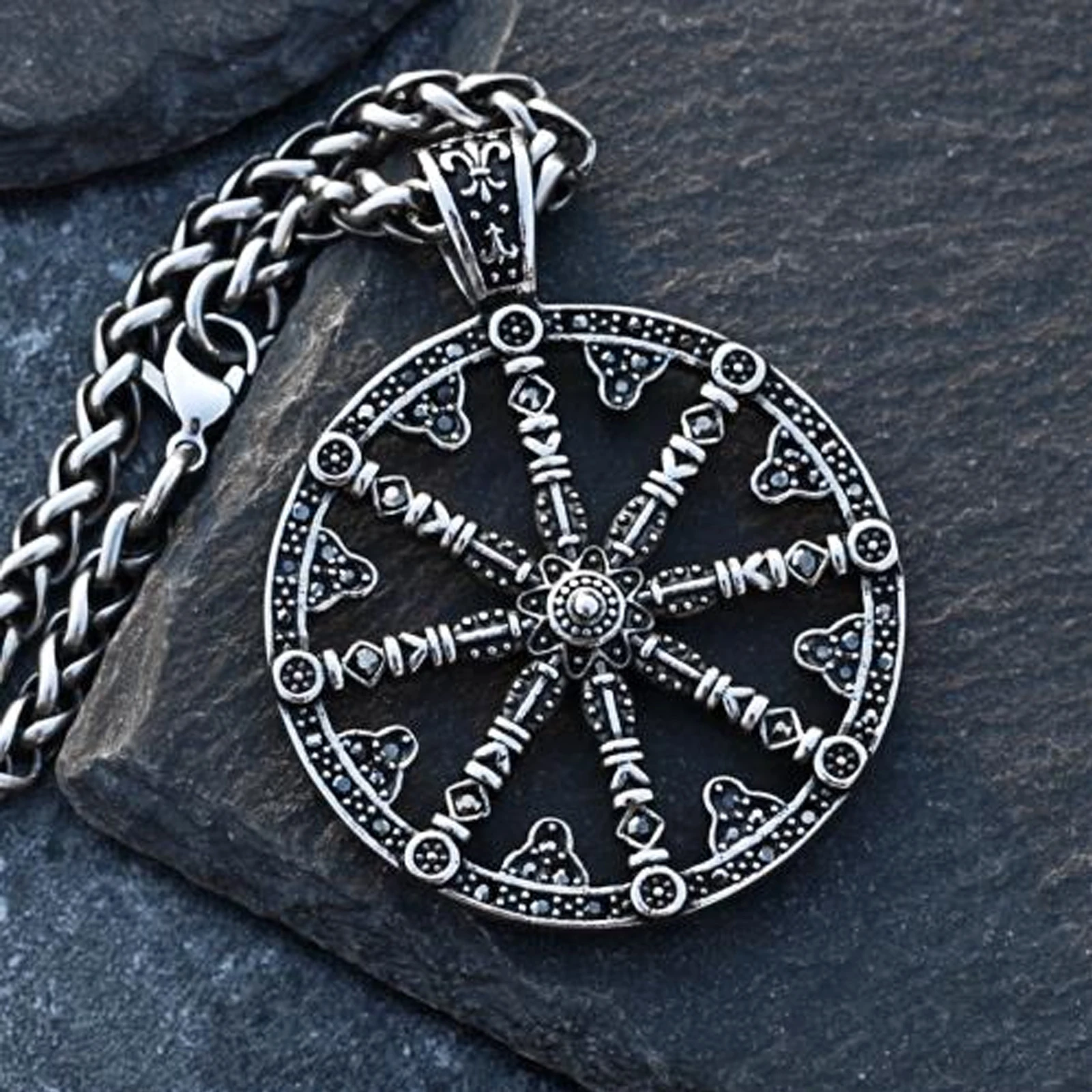 

Retro Viking Compass Pendant Stainless Steel Hand Hammered Norse Jewelry Necklace Gifts for Men