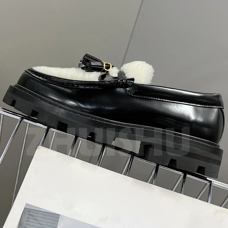 Women Flat Shoes Spring Autumn 2023 New Genuine Leather Splicing Wool Upper Thick Bottom Female Shoes Fashion Versatile Loafers
Women Flat Shoes Spring Autumn 2023 New Genuine Leather Splicing Wool Upper Thick Bottom Female Shoes Fashion Versatile Loafers