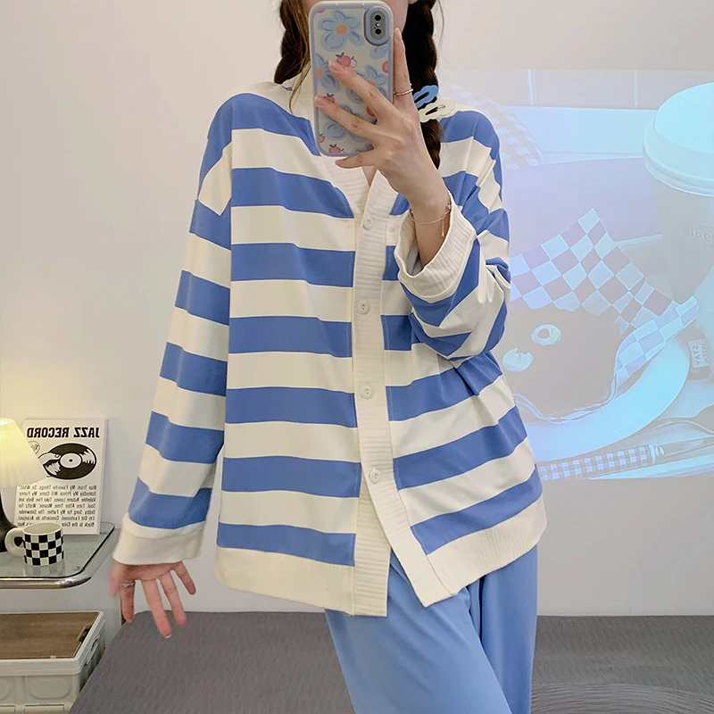 Spring and autumn thin casual cardigan V-neck imitation cotton pajamas women's simple stripes can be worn outside the home suit
Spring and autumn thin casual cardigan V-neck imitation cotton pajamas women's simple stripes can be worn outside the home suit