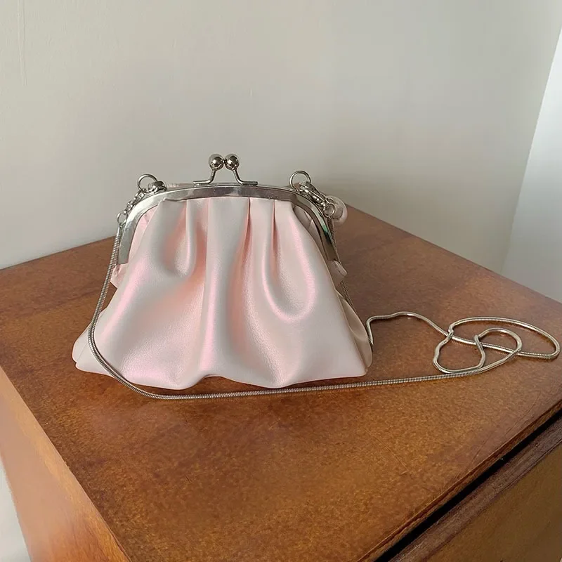 Japanese and Korean Ins High-grade Texture Fold Clip Bag Sweet Little Girl Shoulder Chain Crossbody Hand Dumpling Bag
Japanese and Korean Ins High-grade Texture Fold Clip Bag Sweet Little Girl Shoulder Chain Crossbody Hand Dumpling Bag