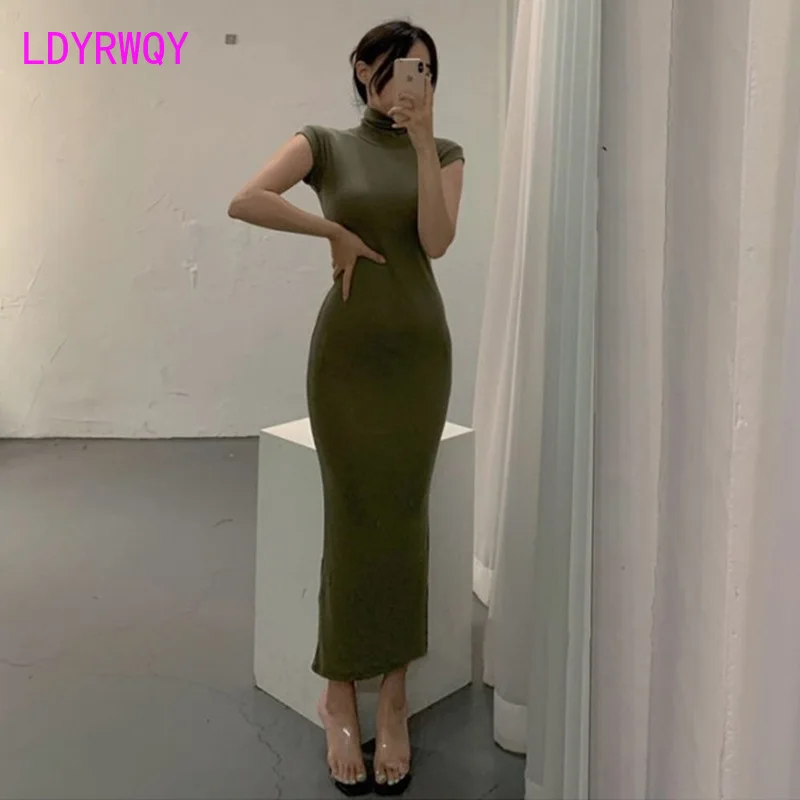 South Korea 2022 autumn outfit new temperament woman flavor high neck retro bag buttock sexy bottom vest dress female
South Korea 2022 autumn outfit new temperament woman flavor high neck retro bag buttock sexy bottom vest dress female