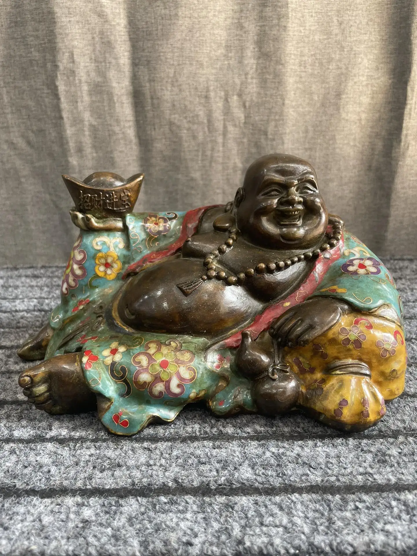 9"Tibetan Temple Collection Old Bronze Cloisonne Enamel Yuanbao Coins Maitreya Smiling Buddha Amass wealth Worship Hall
9"Tibetan Temple Collection Old Bronze Cloisonne Enamel Yuanbao Coins Maitreya Smiling Buddha Amass wealth Worship Hall