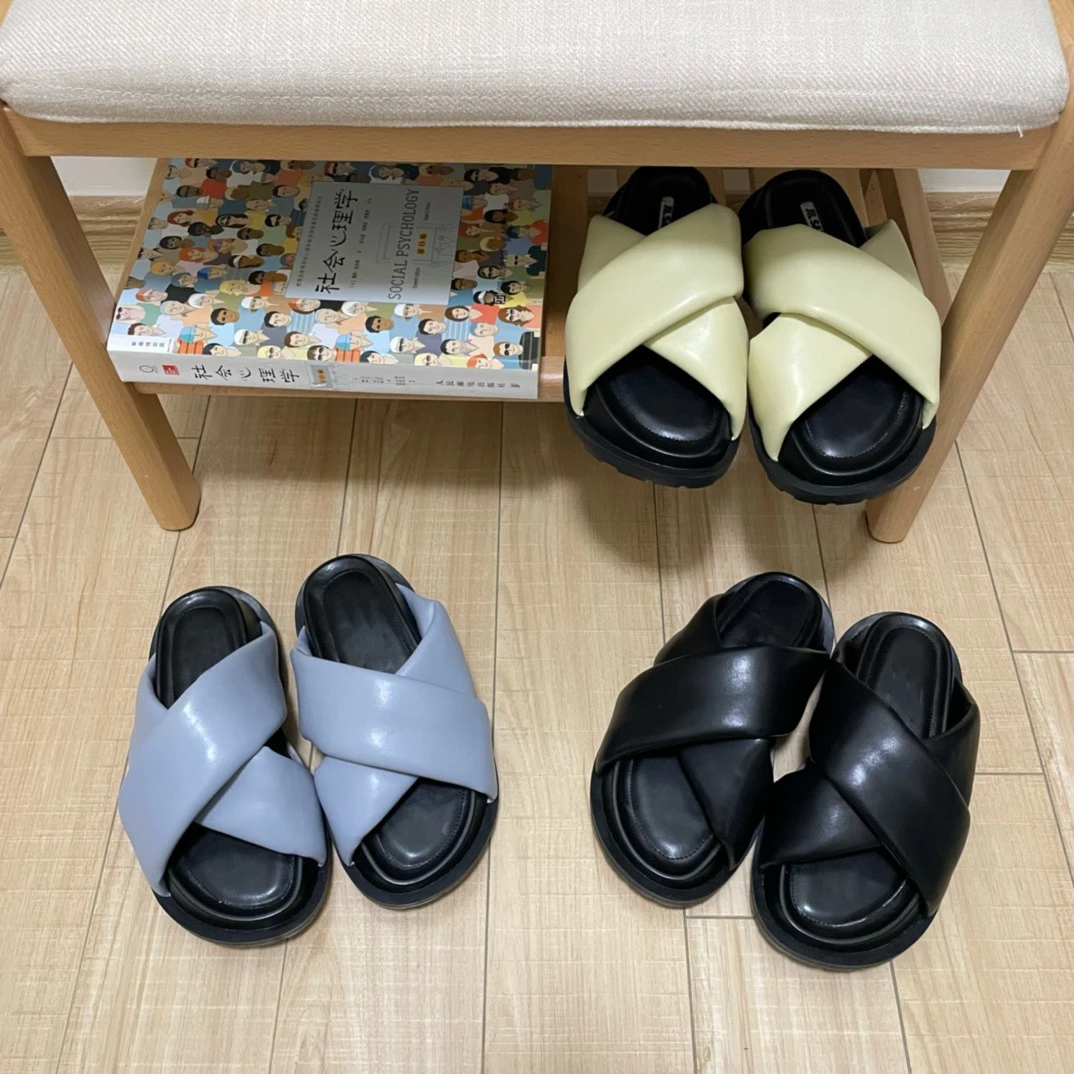 Luxury brand new soft leather JIL thick soled bread slippers for women's summer bubble shoes, height increasing sandals
Luxury brand new soft leather JIL thick soled bread slippers for women's summer bubble shoes, height increasing sandals