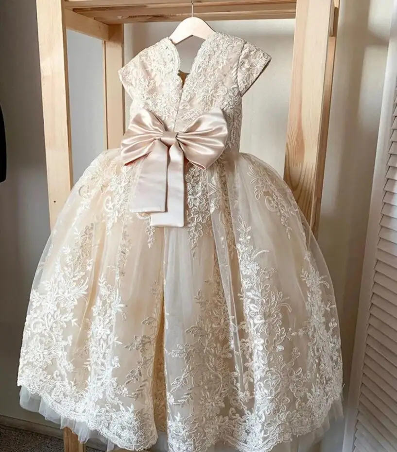 Champagne Lace Vintage Flower Girl Dresse Cap Sleeves Communion Pageant Dresses Birthday Gowns for Girls
Champagne Lace Vintage Flower Girl Dresse Cap Sleeves Communion Pageant Dresses Birthday Gowns for Girls