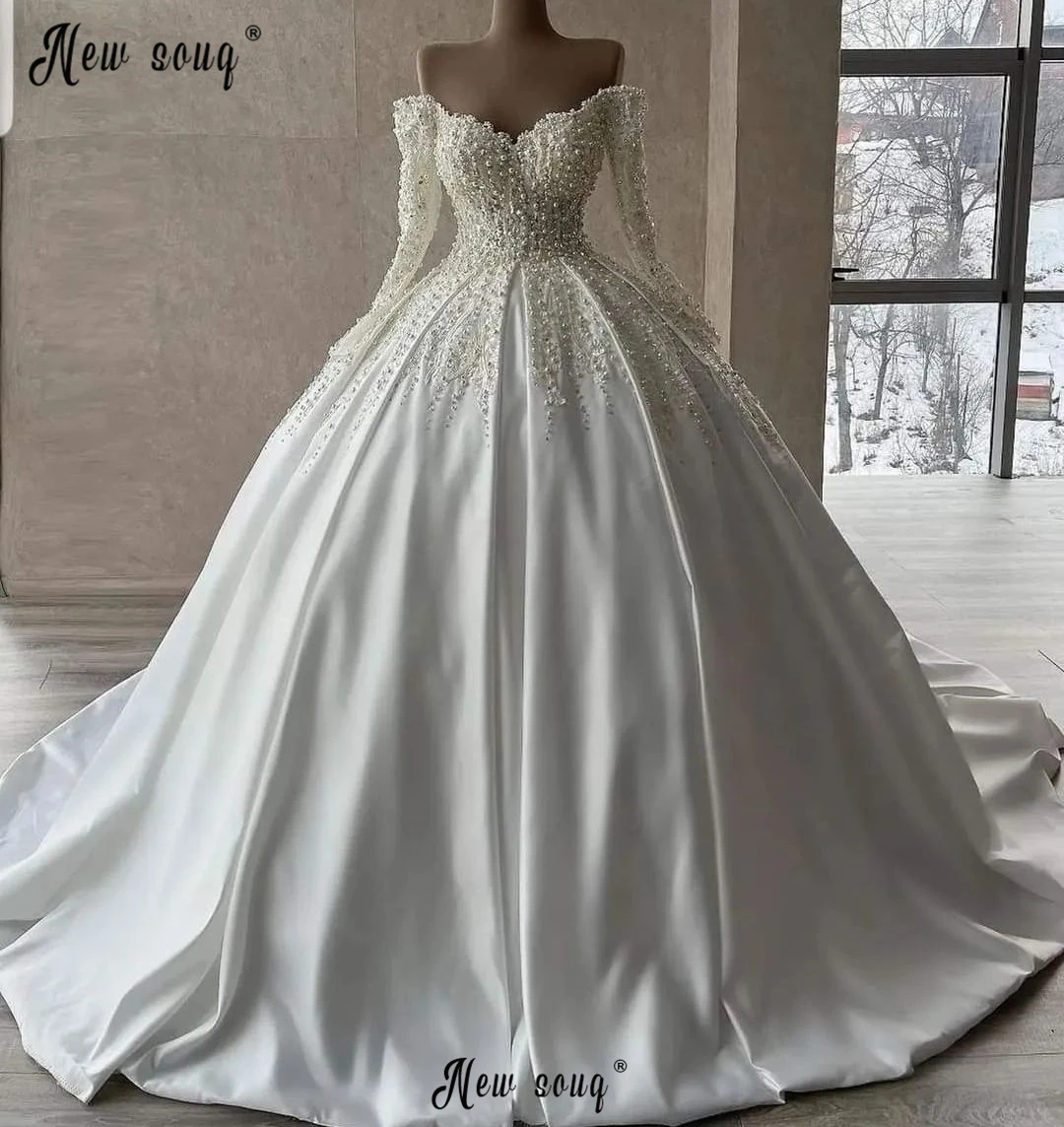 Elegant Pearls Satin Wedding Dress Off Shoulder Long Sleeve Ball Gown Bridal Dresses Plus Size Court Train Vestido De Novia
Elegant Pearls Satin Wedding Dress Off Shoulder Long Sleeve Ball Gown Bridal Dresses Plus Size Court Train Vestido De Novia