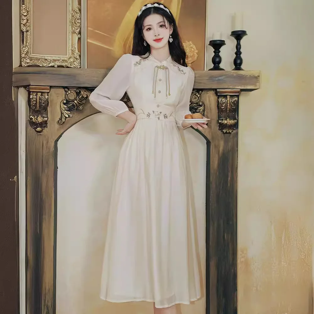 2024 Spring and Autumn New Retro Embroidered Plate Button Ladies Apricot Skirt Long sleeved Dress
2024 Spring and Autumn New Retro Embroidered Plate Button Ladies Apricot Skirt Long sleeved Dress