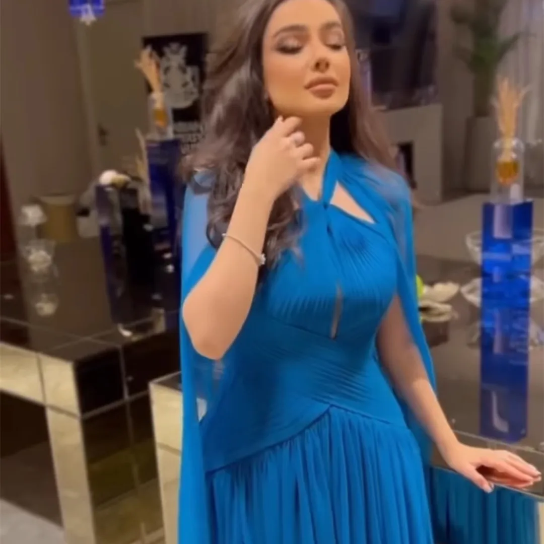 Elegant Long Halter Blue Chiffon Evening Dresses With Cape A-Line Pleated Zipper Floor Length فساتين السهرة Prom Gowns for Women
Elegant Long Halter Blue Chiffon Evening Dresses With Cape A-Line Pleated Zipper Floor Length فساتين السهرة Prom Gowns for Women