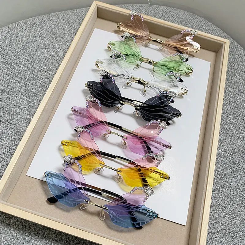 Vintage Rimless Sunglasses Women Men Fashion Oversized Butterfly Sun Glasses Luxury Brand Ladies Diamond Party Eyewear
Vintage Rimless Sunglasses Women Men Fashion Oversized Butterfly Sun Glasses Luxury Brand Ladies Diamond Party Eyewear