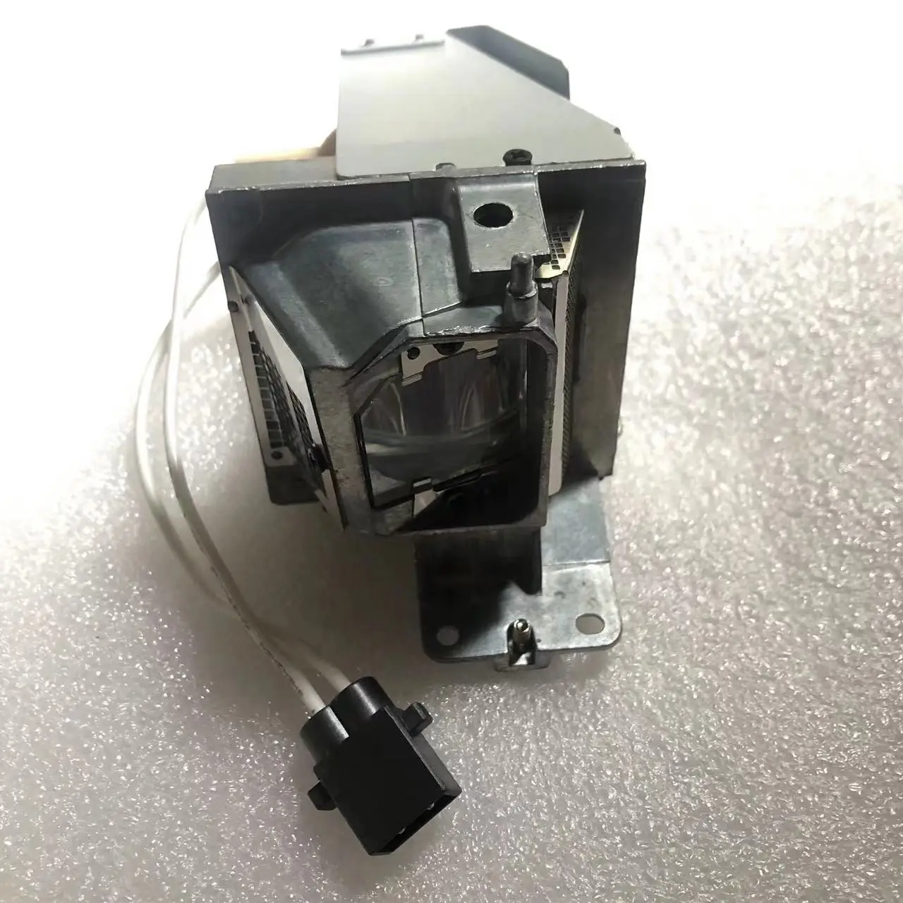 AWO Replacement Original Projector Lamp For Optoma HD142X HD27 S341 X341 W341 EH331 W355 X340 X341 X344 X345 X355 Projectors
AWO Replacement Original Projector Lamp For Optoma HD142X HD27 S341 X341 W341 EH331 W355 X340 X341 X344 X345 X355 Projectors
