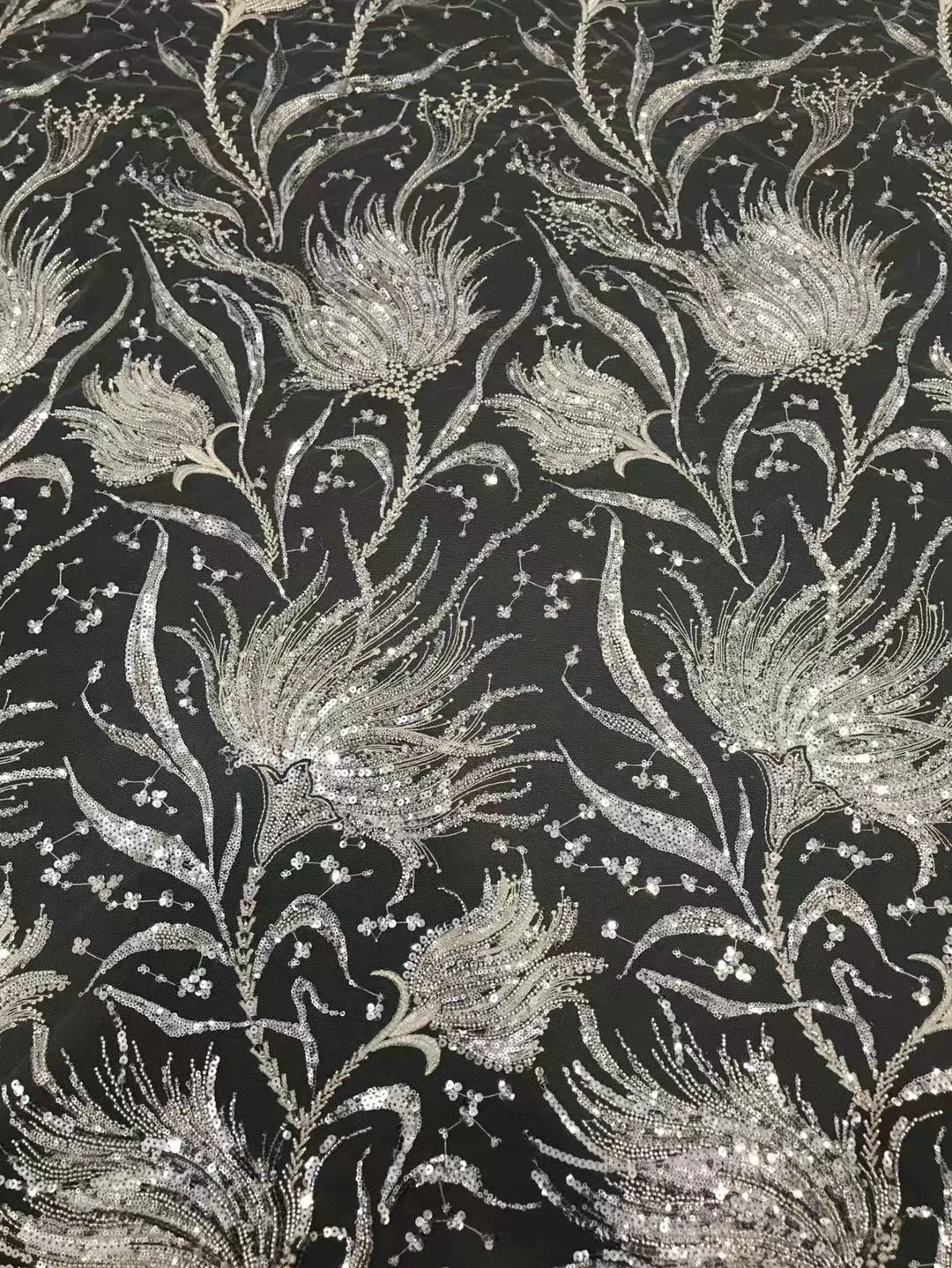 New exquisite bead tube sequins form floral lace embroidered mesh, vintage high-end wedding fabric
New exquisite bead tube sequins form floral lace embroidered mesh, vintage high-end wedding fabric
