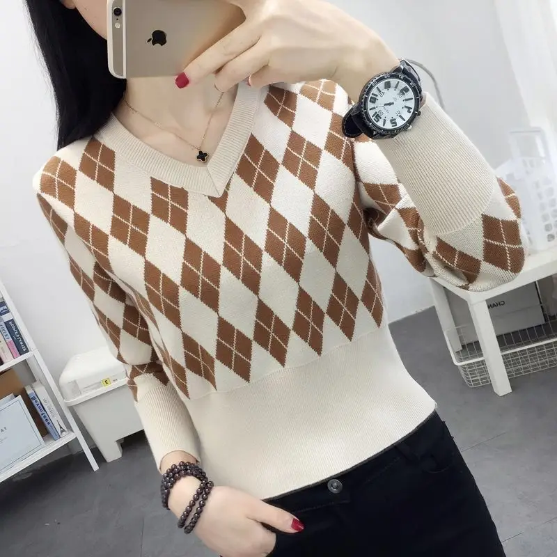 Women's Spring Autumn New Fashion V-neck Pullover Long Sleeved Simple Casual Knitwear Versatile Western Style Simple Youth Tops
Women's Spring Autumn New Fashion V-neck Pullover Long Sleeved Simple Casual Knitwear Versatile Western Style Simple Youth Tops