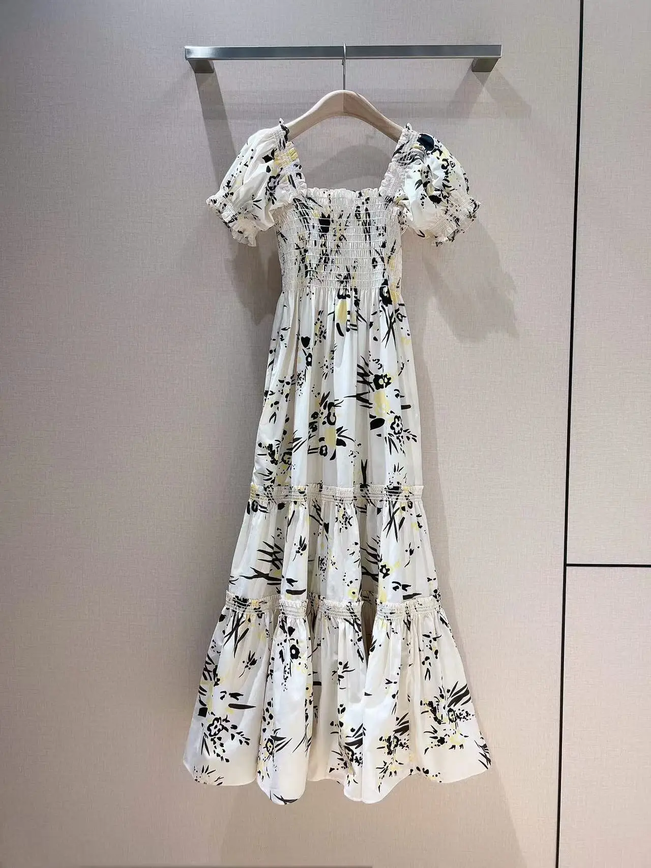High Quality 2023 Summer Women Fashion Runway Top Holiday Long Print Dress Ladies Slim Hot Sale Puff Sleeves Slash Neck Dresses
High Quality 2023 Summer Women Fashion Runway Top Holiday Long Print Dress Ladies Slim Hot Sale Puff Sleeves Slash Neck Dresses