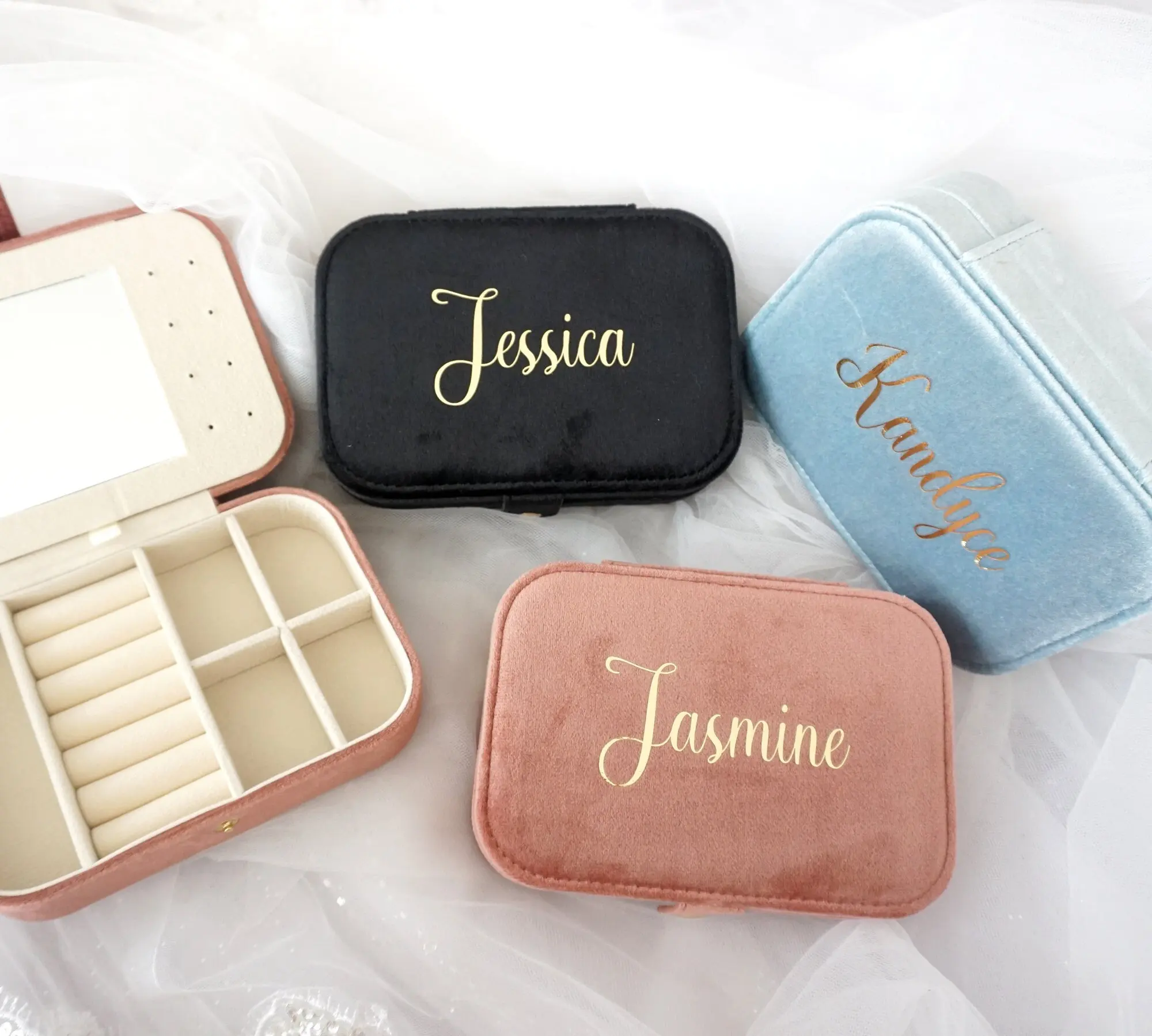 High Quality 100% Italian Velvet Custom Travel Jewelry Case Christmas Gift Personalized Bridesmaid Proposal Birthday Wedding
High Quality 100% Italian Velvet Custom Travel Jewelry Case Christmas Gift Personalized Bridesmaid Proposal Birthday Wedding
